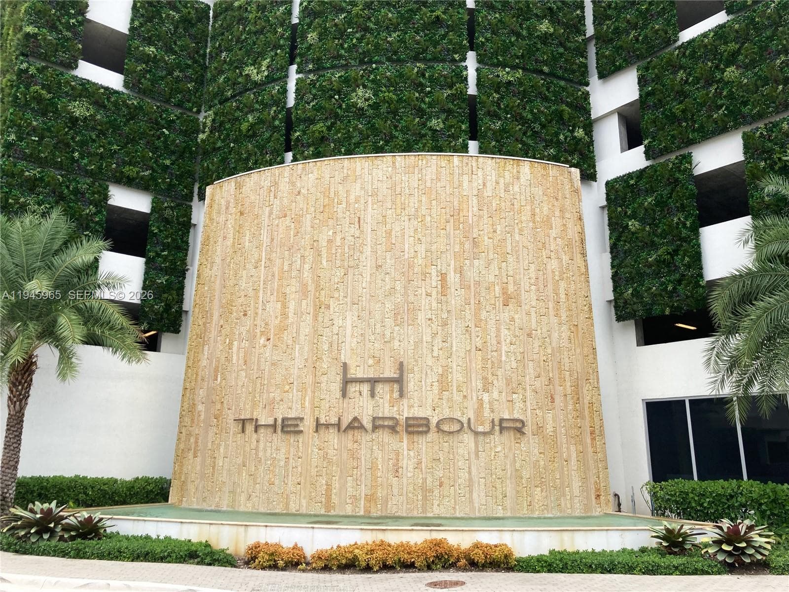 THE HARBOUR NORTH CONDO · #605 in North Miami Beach - Photo 1