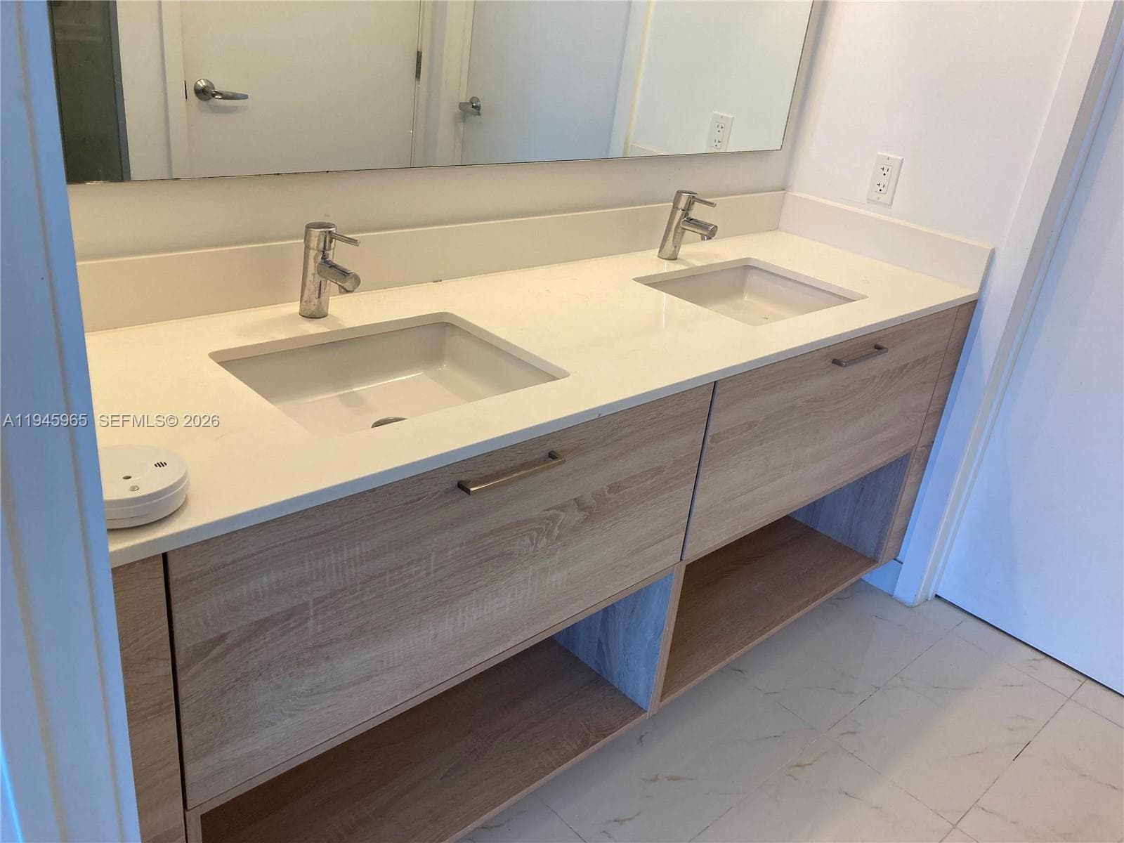 THE HARBOUR NORTH CONDO · #605 in North Miami Beach - Photo 9