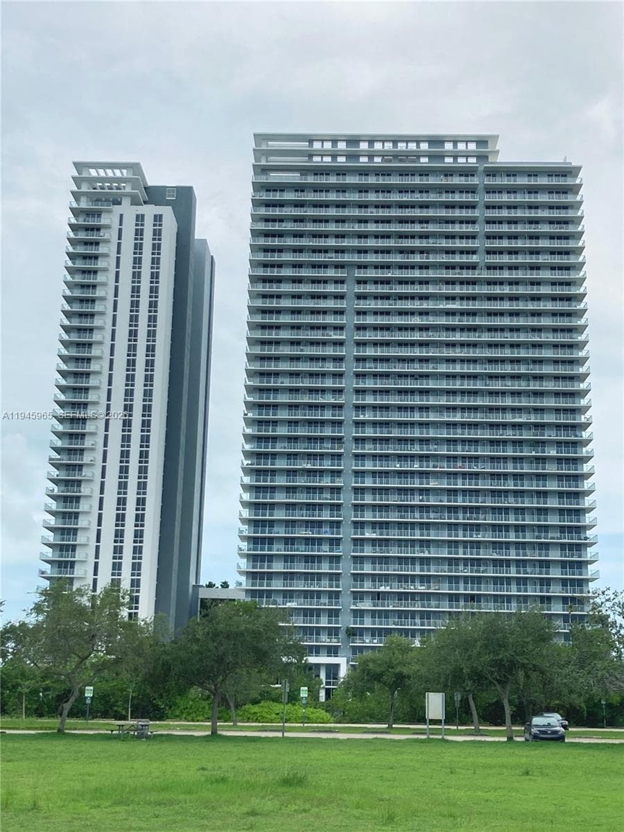 THE HARBOUR NORTH CONDO · #605 in North Miami Beach - Photo 38