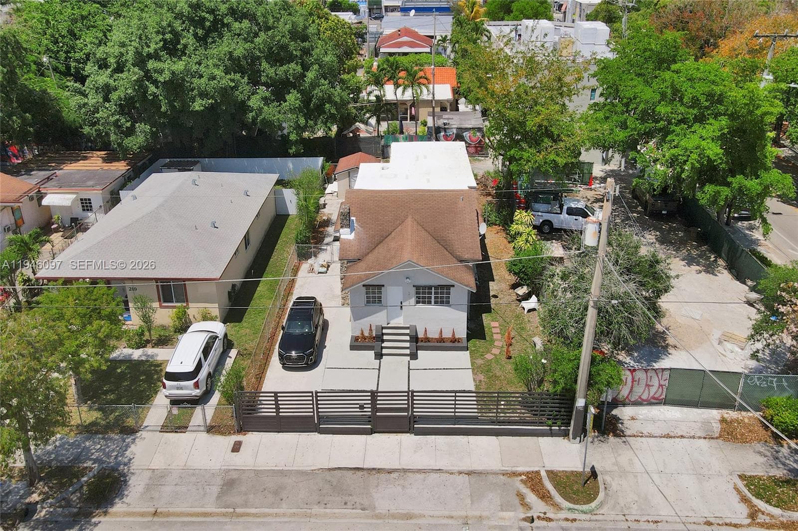 213 NW 34th Ter photo 9