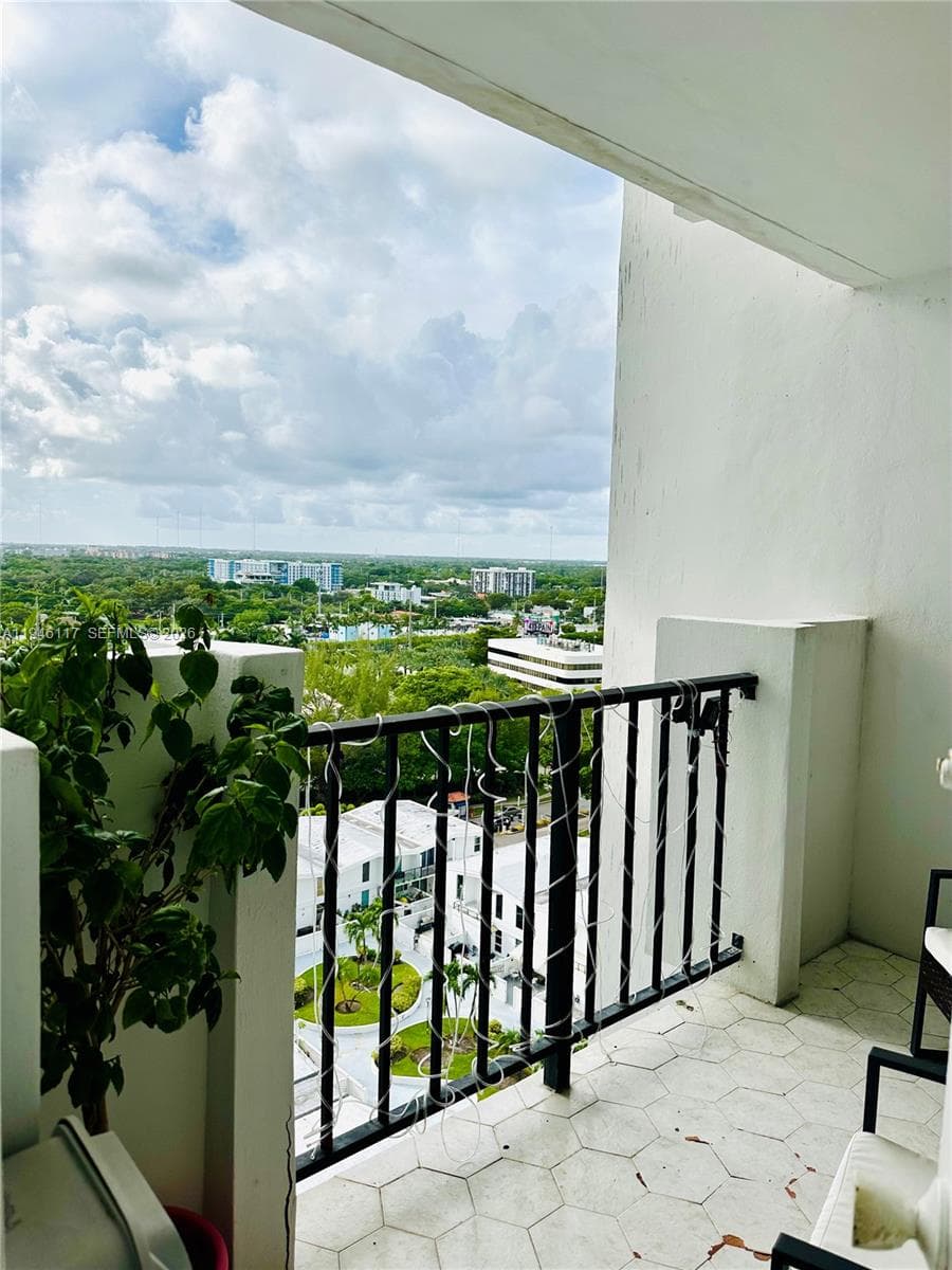 Tower Building · #1607 in Aventura - Photo 18