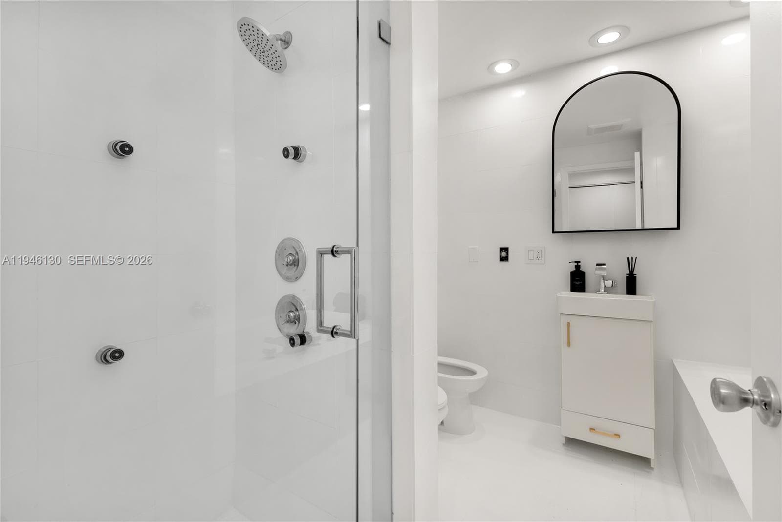 PALM BAY CONDOMINIUM · #1G & 1H in Miami - Photo 17