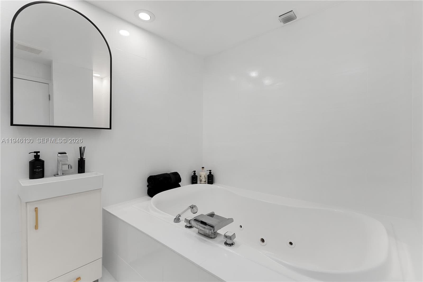 PALM BAY CONDOMINIUM · #1G & 1H in Miami - Photo 16