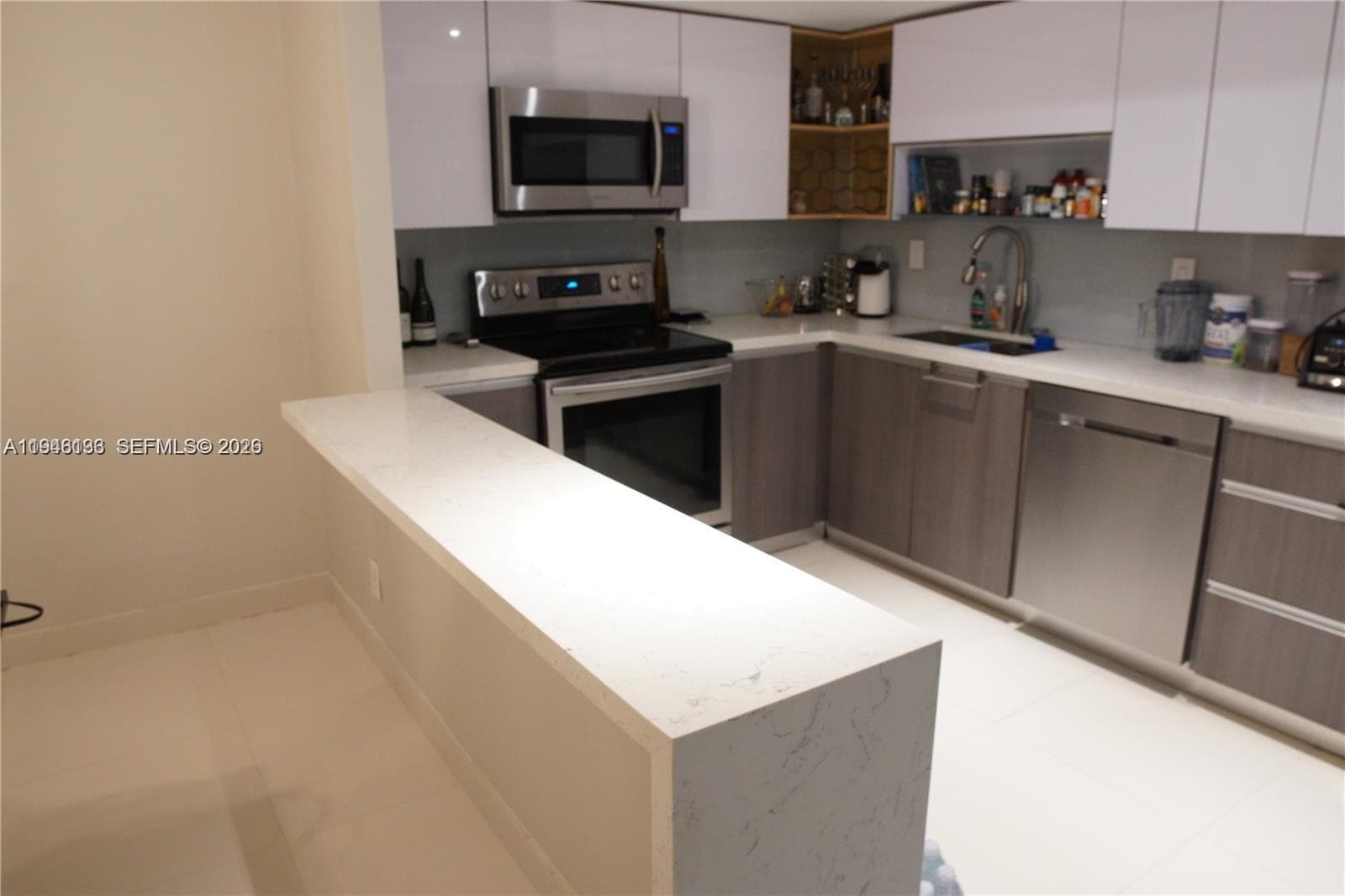 OCEANVIEW BUILDING A COND · #1422 in Sunny Isles Beach - Photo 2