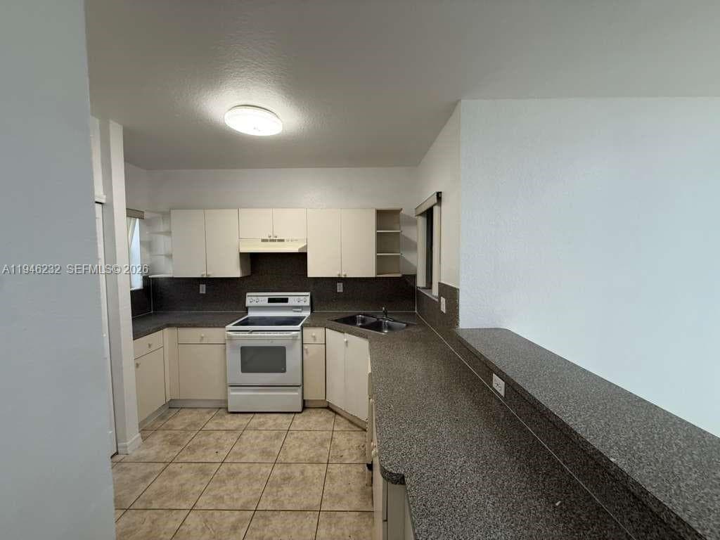 820 SW 6TH CT photo 5