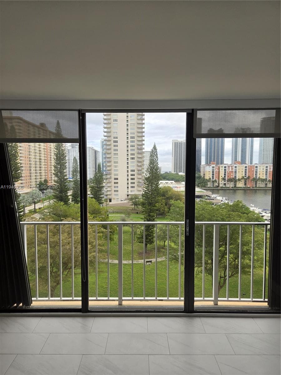 WINSTON TOWERS 700 CONDO · #815 in Sunny Isles Beach - Photo 1