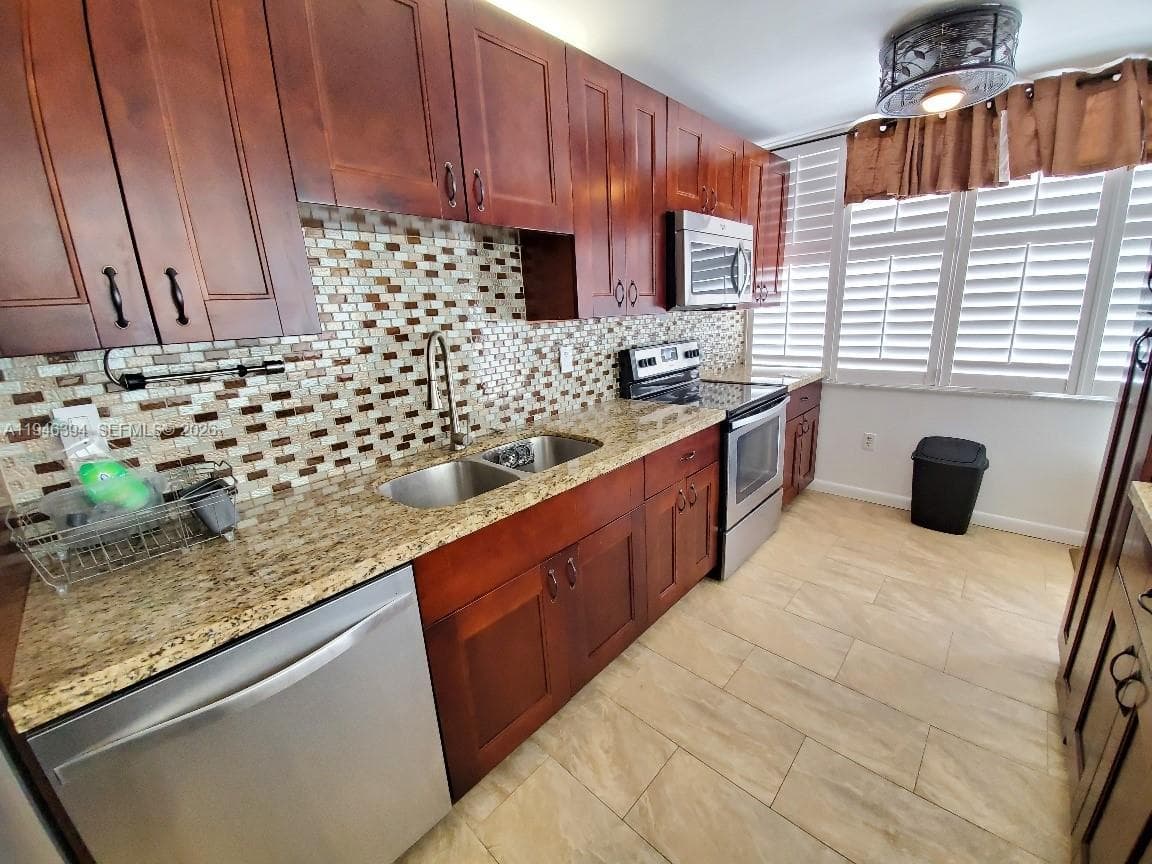 DEL PRADO MARINA · #301 in Aventura - Photo 2