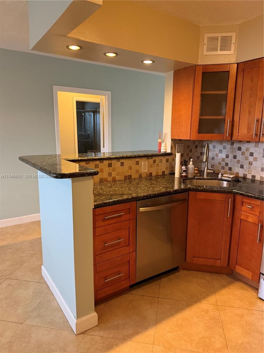 CAROLYN CONDO · #6 in Pompano Beach - Photo 7