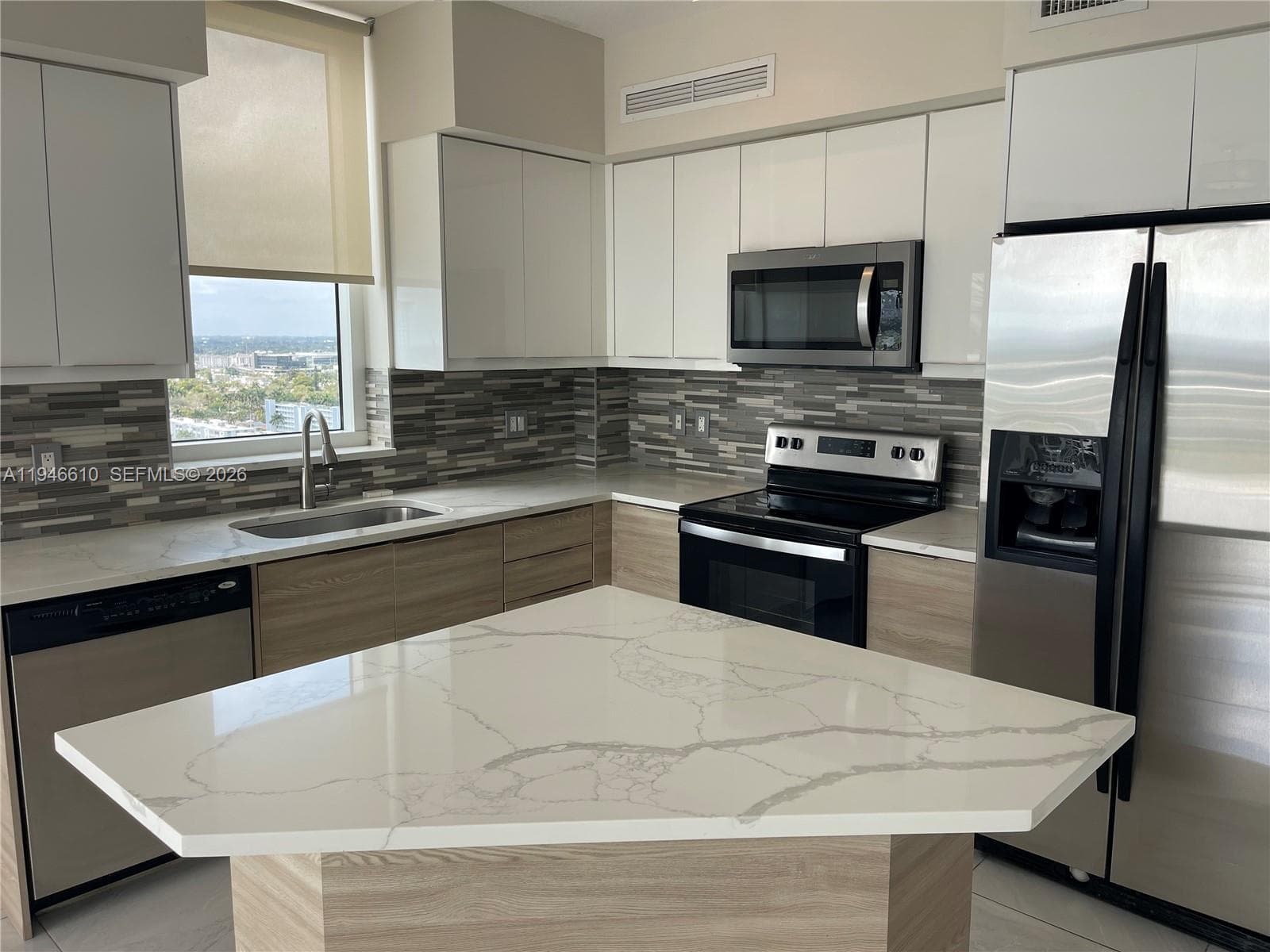 DUO CONDO WEST · #1907W in Hallandale Beach - Photo 2