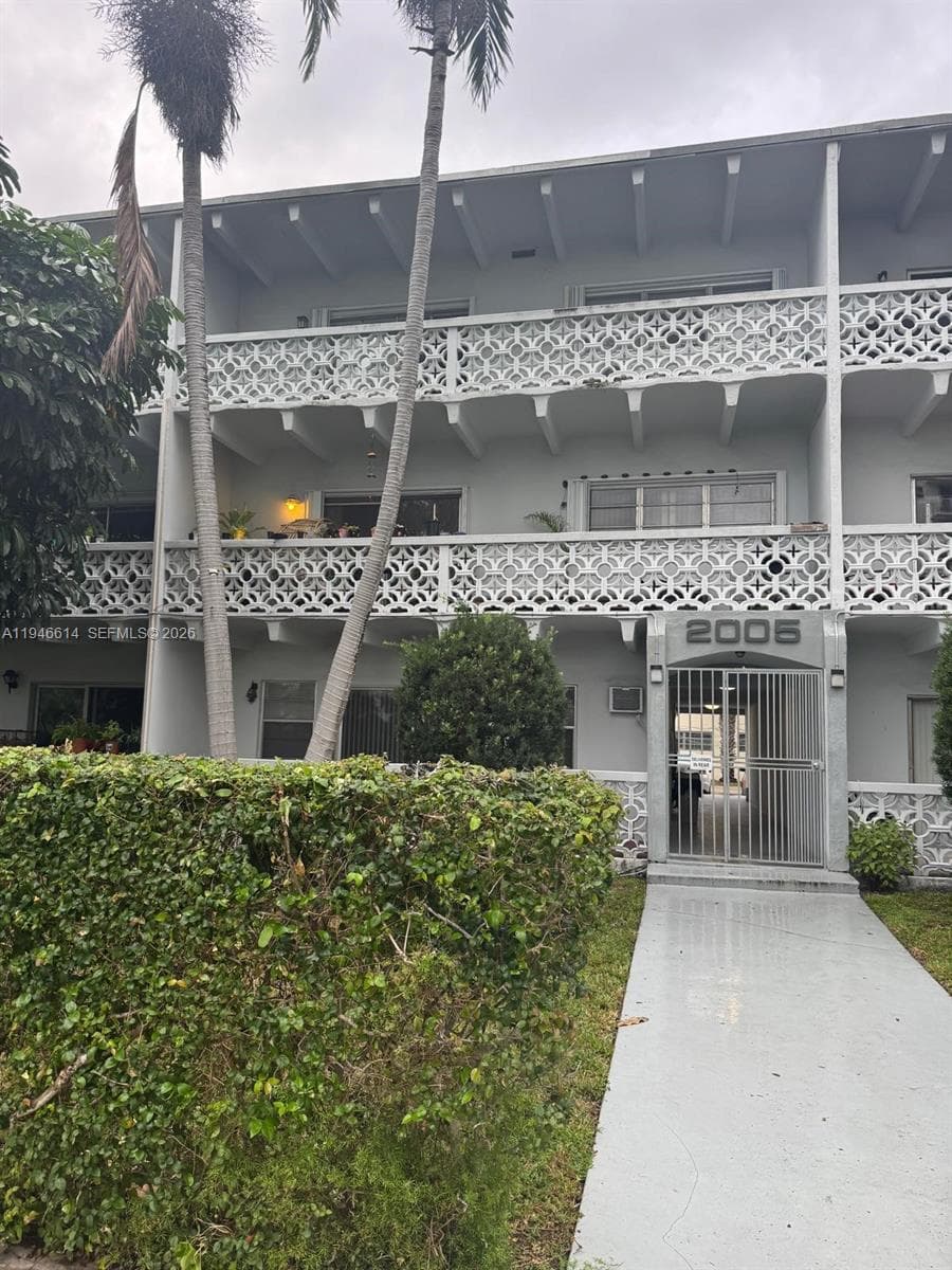 Claremont Place Condo · #104 in North Miami - Photo 3
