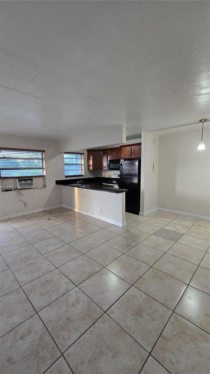 HEMINGWAY VILLA CONDO · #211 in Miami - Photo 2