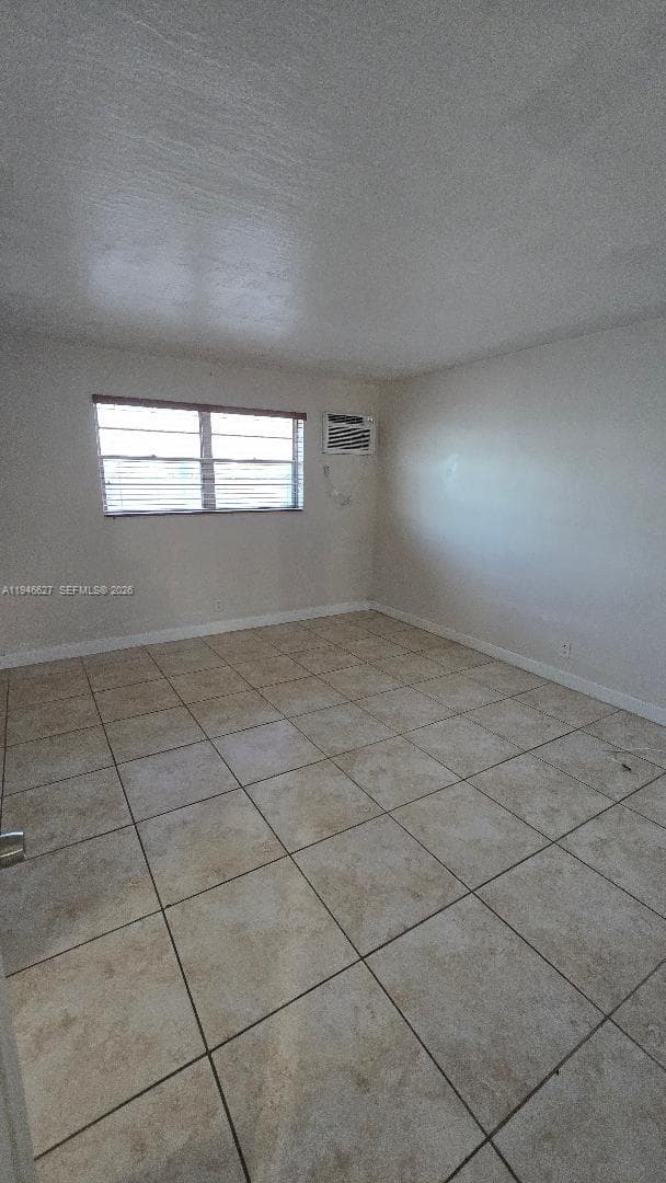 HEMINGWAY VILLA CONDO · #211 in Miami - Photo 3