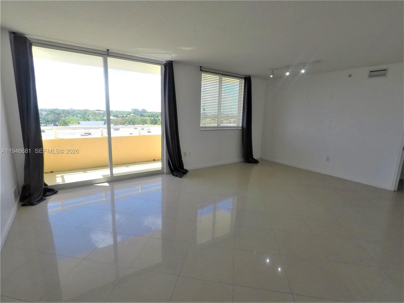 Venture West · #506 in Aventura - Photo 7