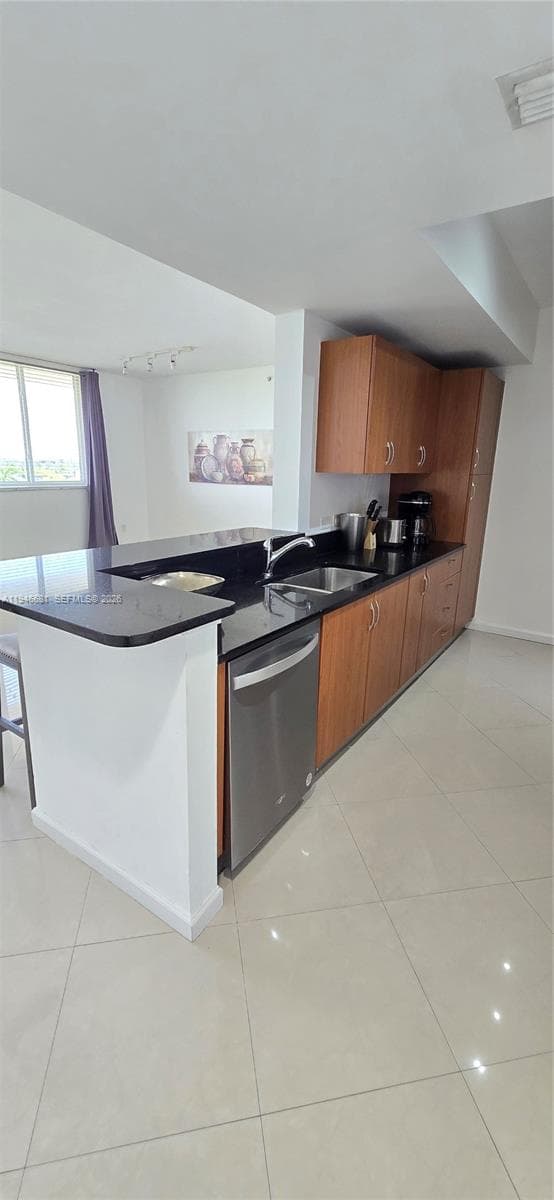 Venture West · #506 in Aventura - Photo 15
