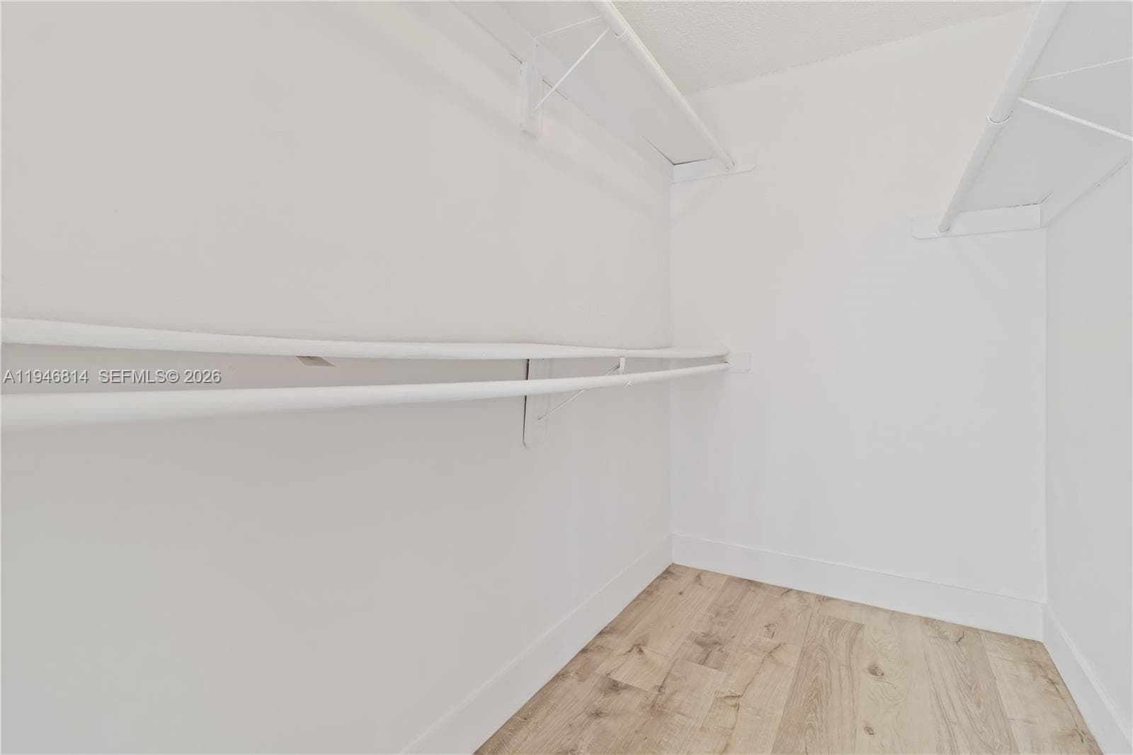 Closet – Angle
