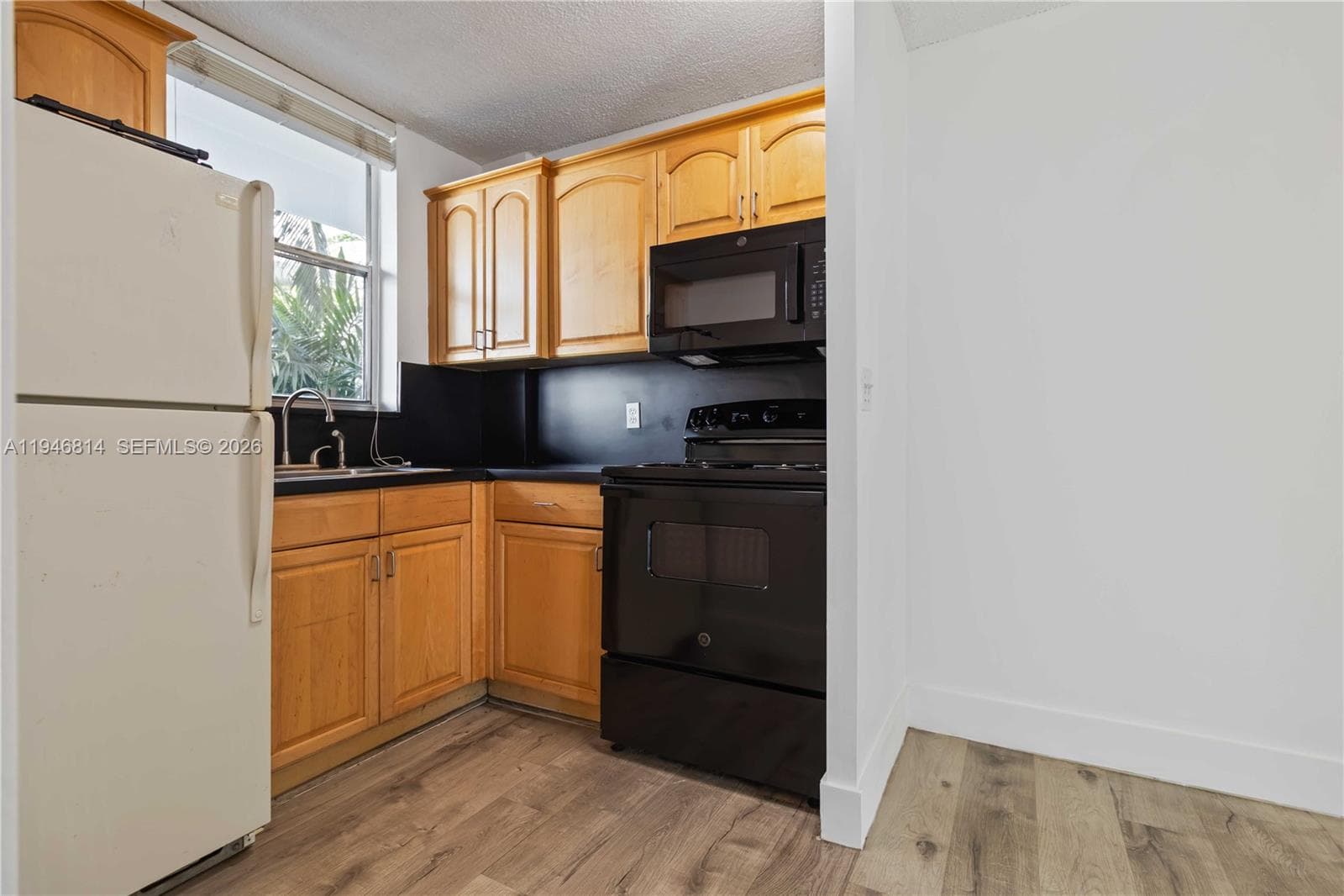 Kitchen / Dining Transition