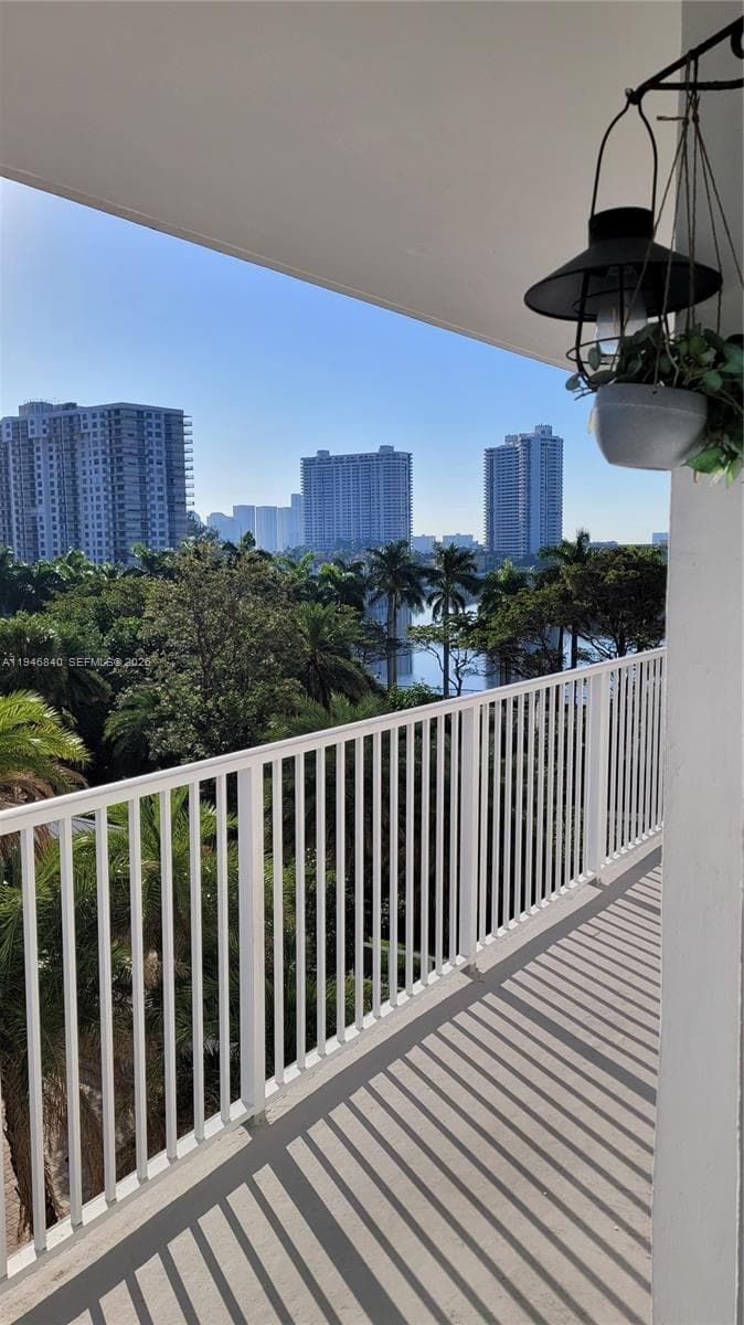 ADMIRALS PORT CONDO WEST · #504W in Aventura - Photo 27