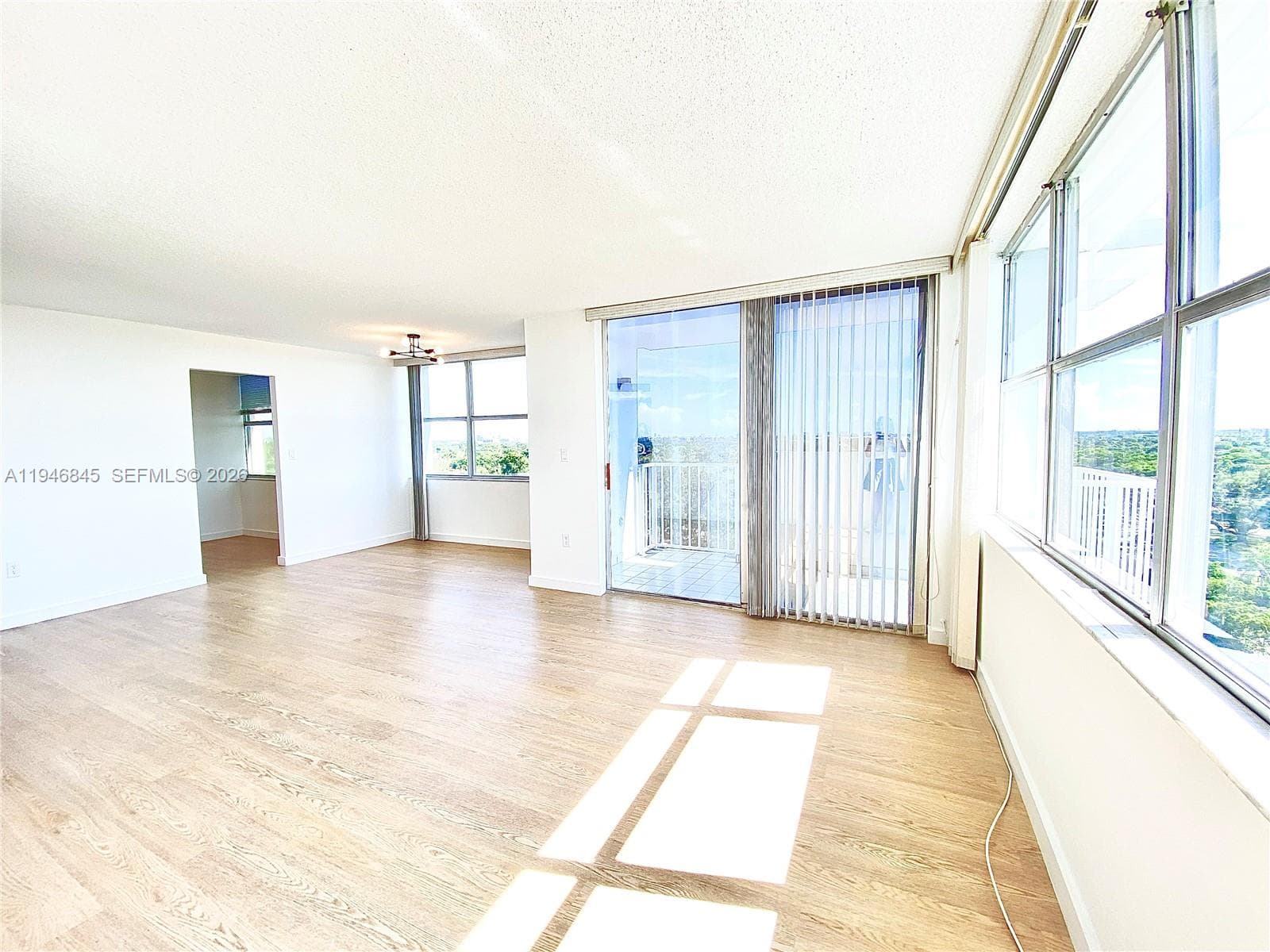WILSHIRE CONDO · #1020W in Miami - Photo 9