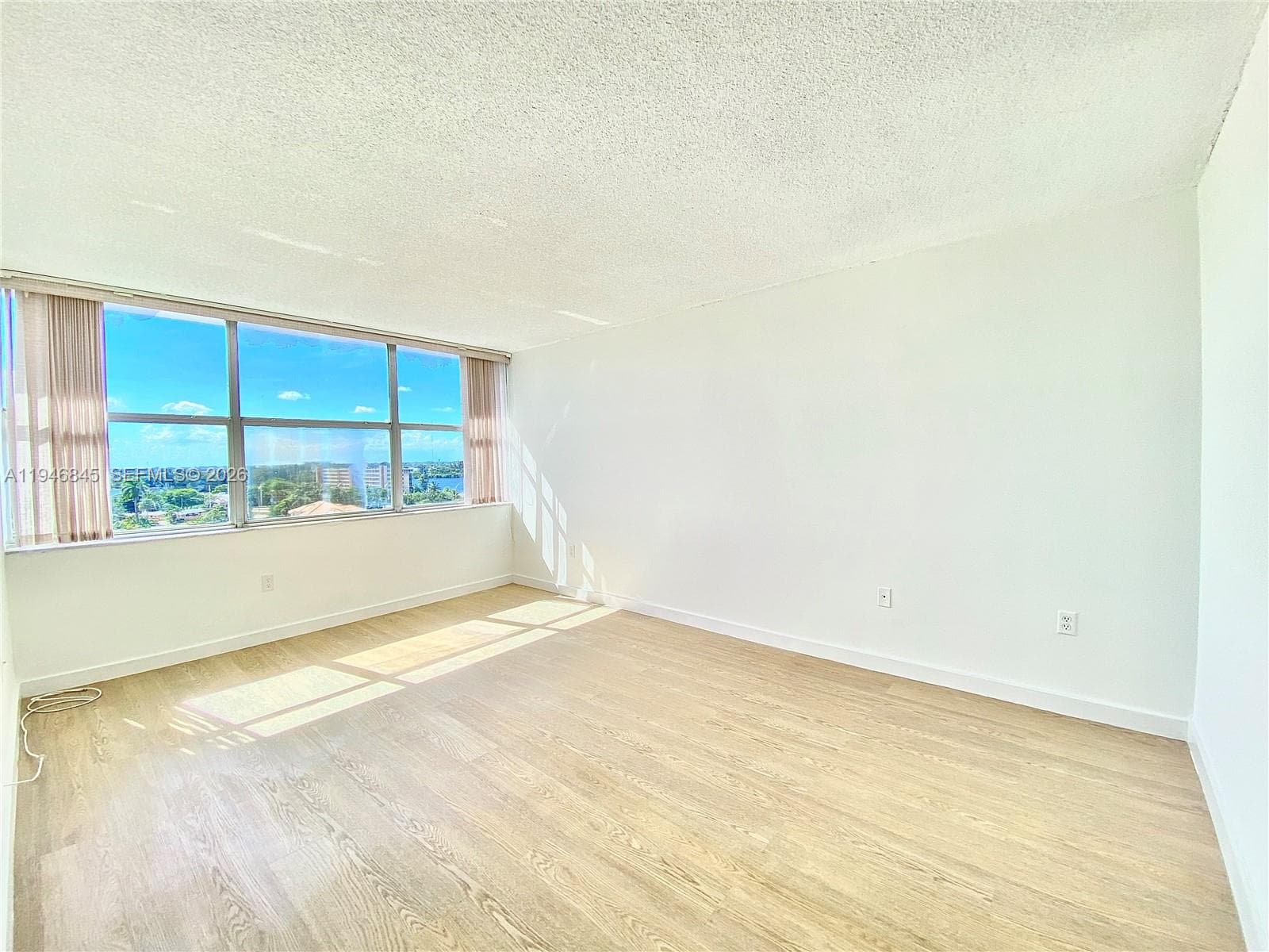 WILSHIRE CONDO · #1020W in Miami - Photo 18