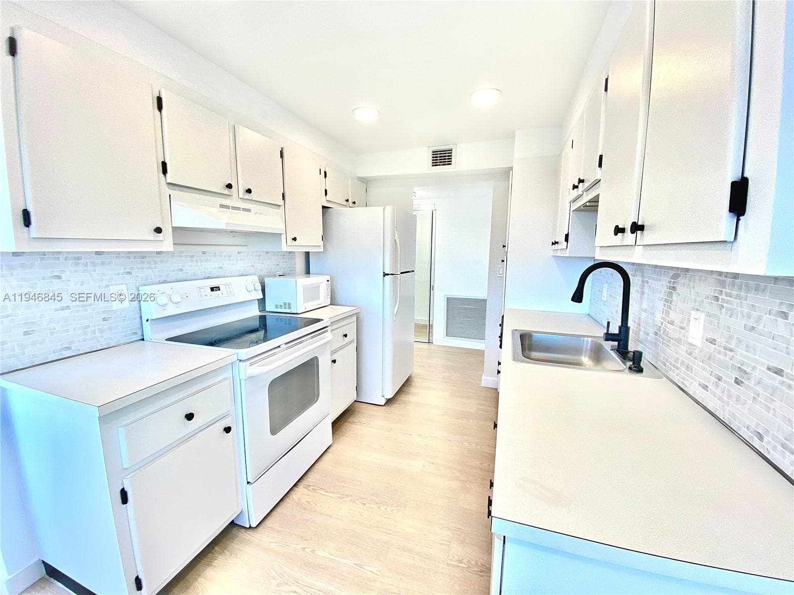 WILSHIRE CONDO · #1020W in Miami - Photo 11