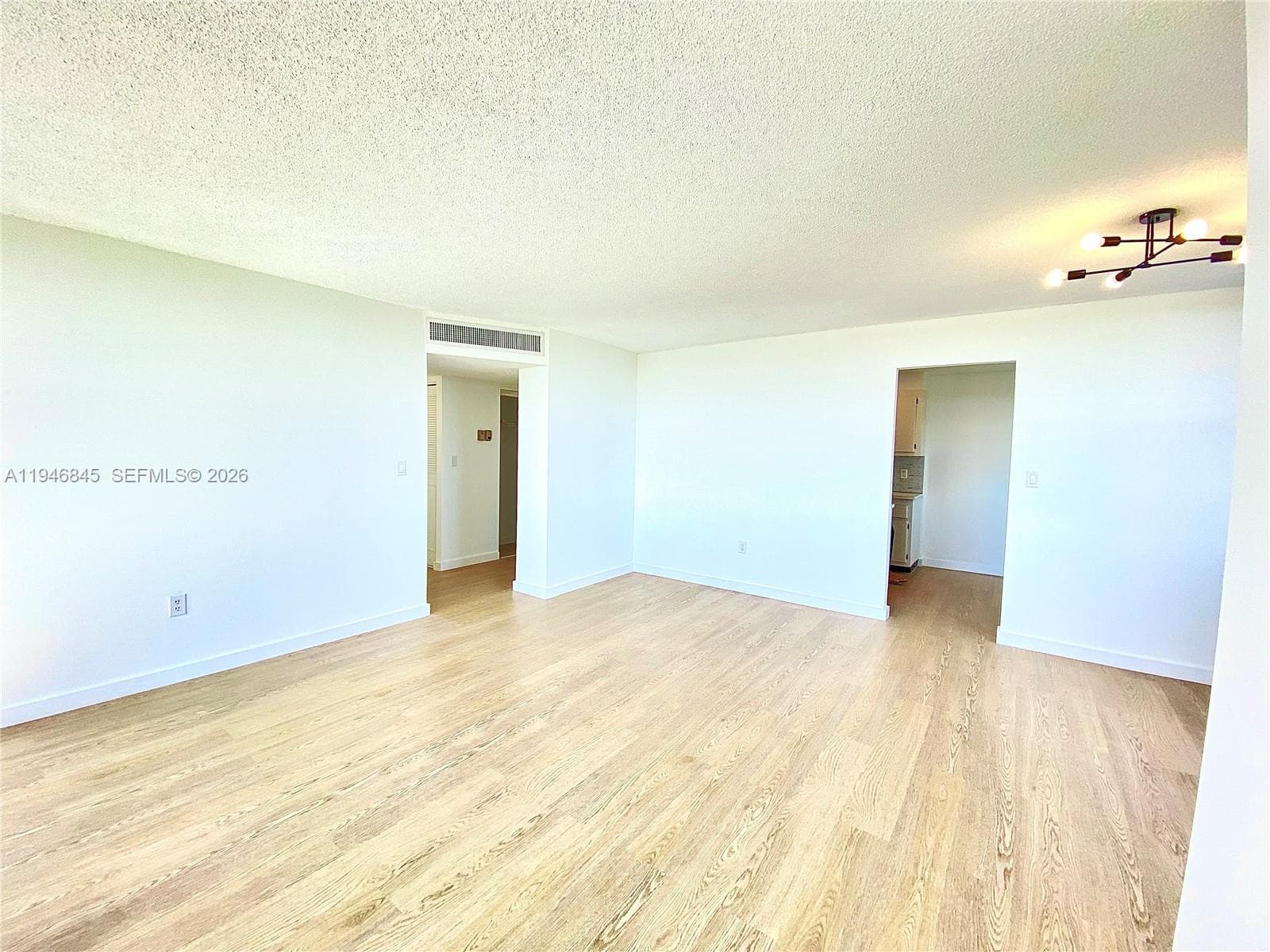WILSHIRE CONDO · #1020W in Miami - Photo 8