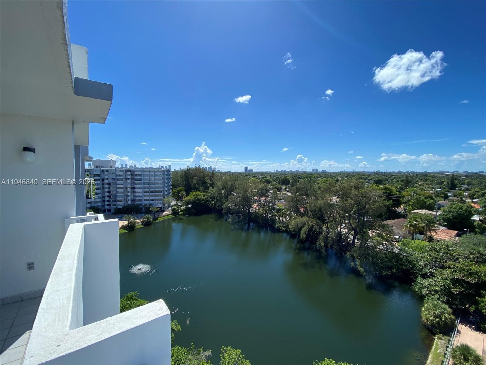 WILSHIRE CONDO · #1020W in Miami - Photo 25