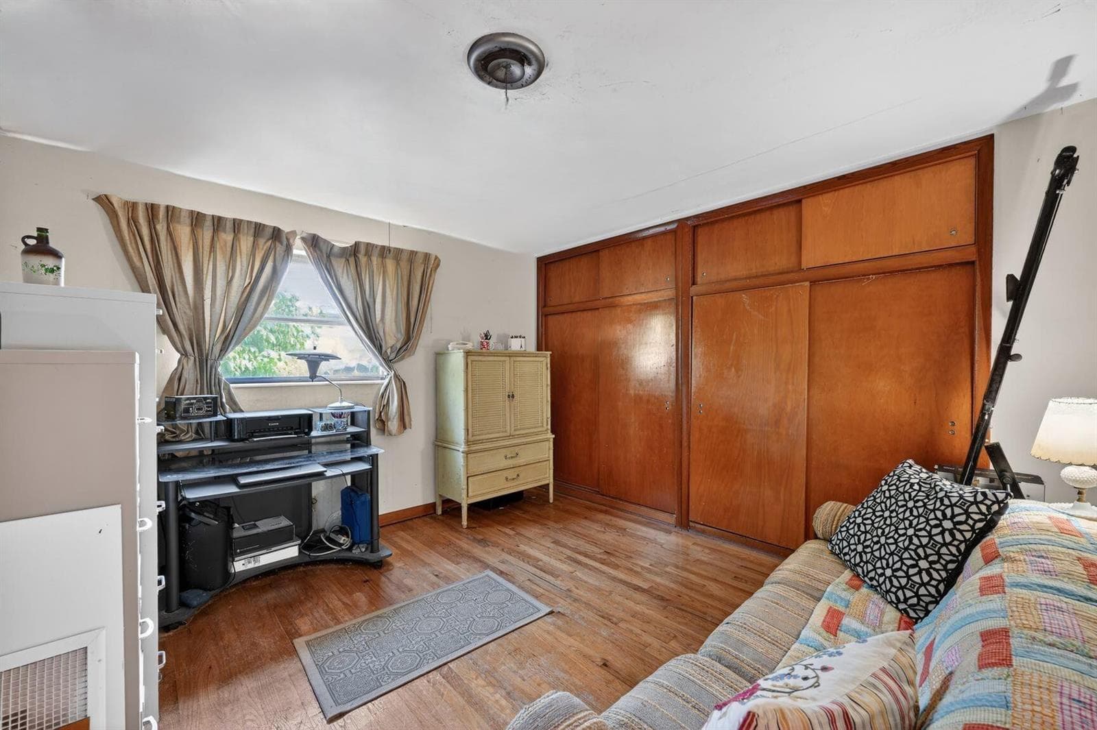 Virtually enhanced 3rd bedroom