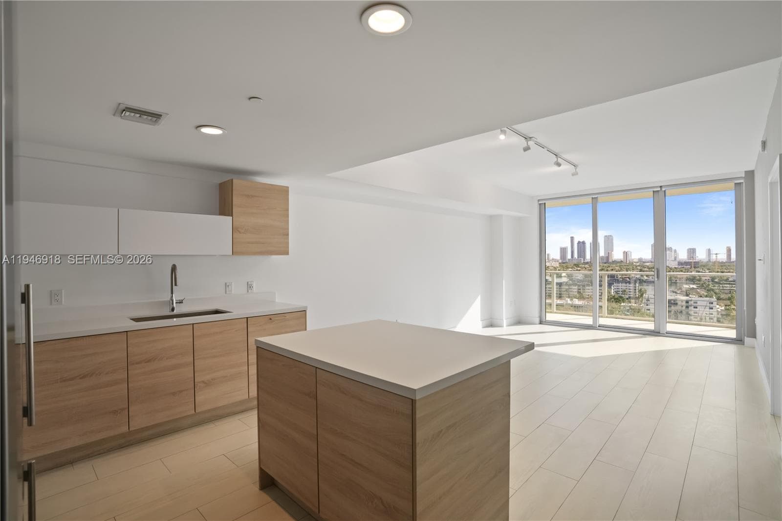 THE HARBOUR SOUTH CONDO · #1518 in North Miami Beach - Photo 3