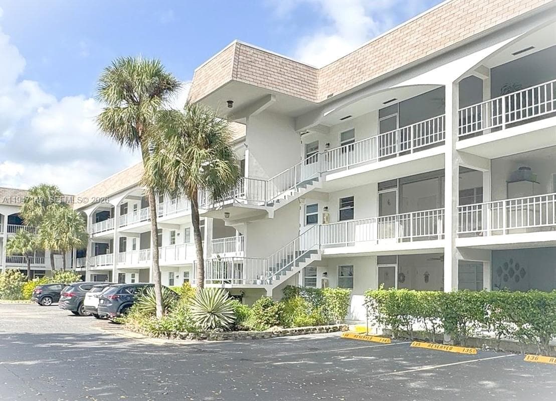 Paradise Villas Condo · #302-B in Hallandale Beach - Photo 3