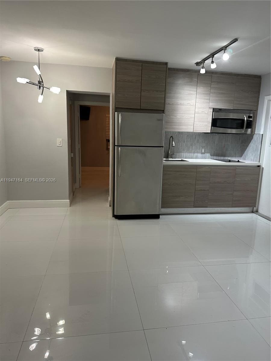WASHINGTON AVE CONDO · #12 in Miami Beach - Photo 2