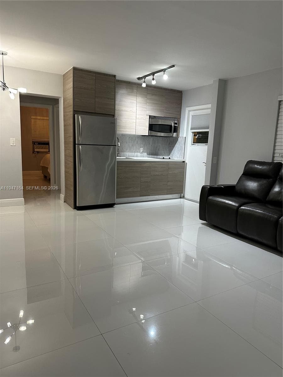 WASHINGTON AVE CONDO · #12 in Miami Beach - Photo 7
