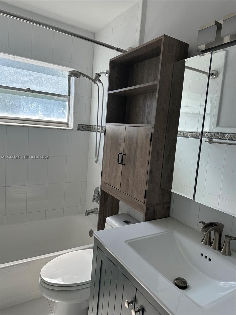 WASHINGTON AVE CONDO · #12 in Miami Beach - Photo 3