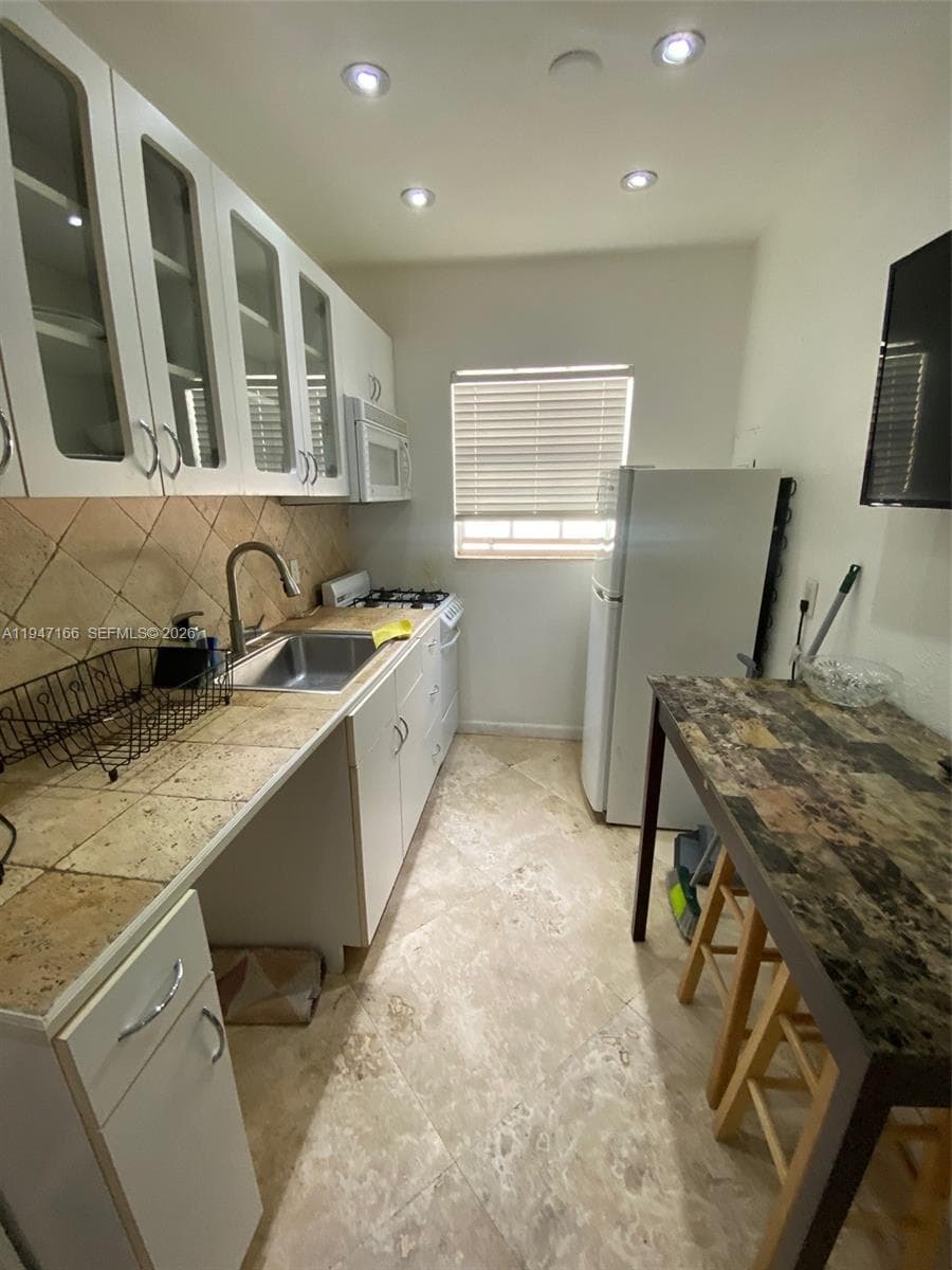 EIGHT PALMS CONDO · #203 in Miami Beach - Photo 17