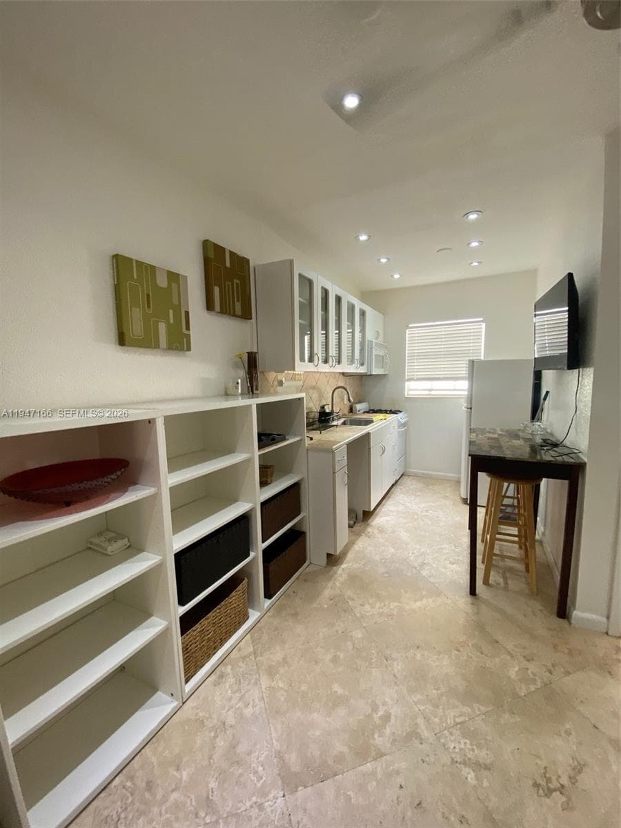 EIGHT PALMS CONDO · #203 in Miami Beach - Photo 5