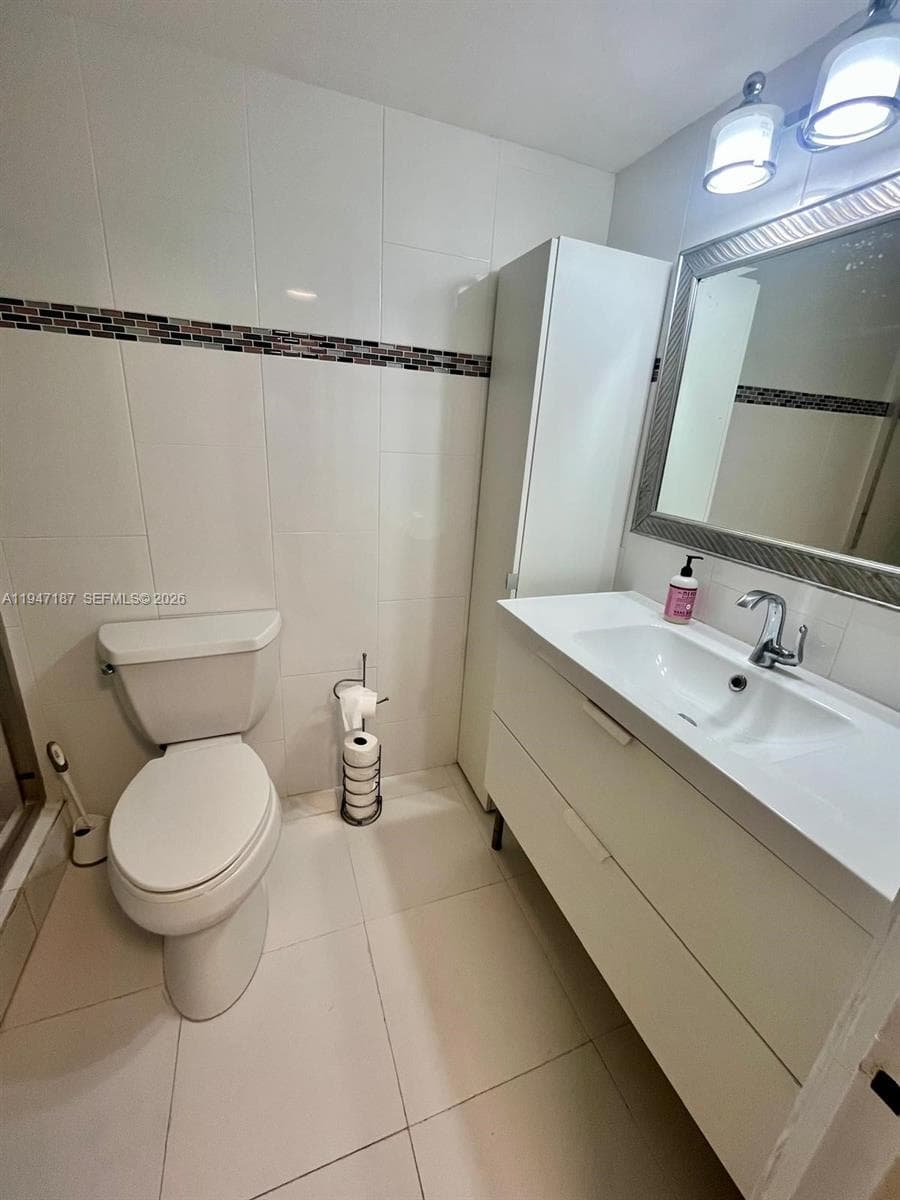 WINSTON TOWERS 200 · #1714 in Sunny Isles Beach - Photo 13