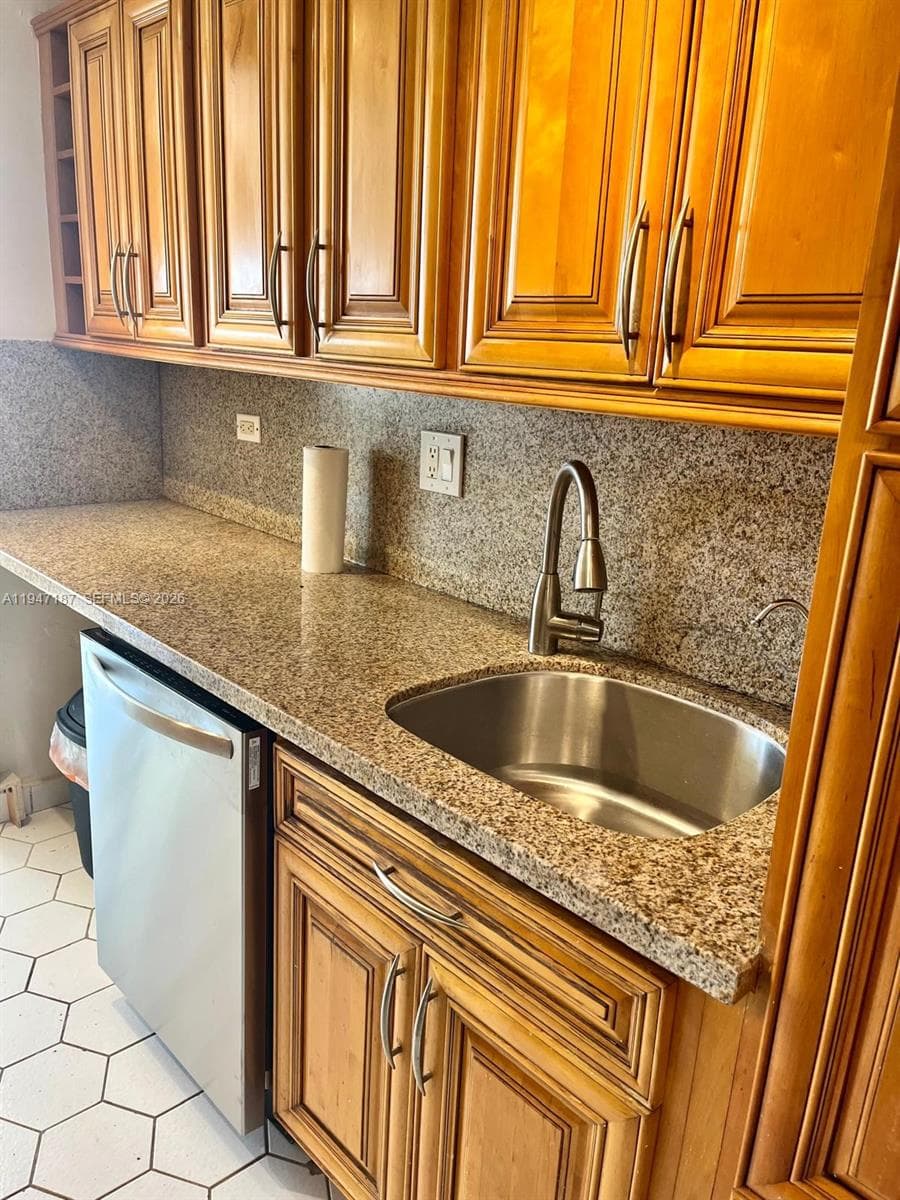 WINSTON TOWERS 200 · #1714 in Sunny Isles Beach - Photo 7