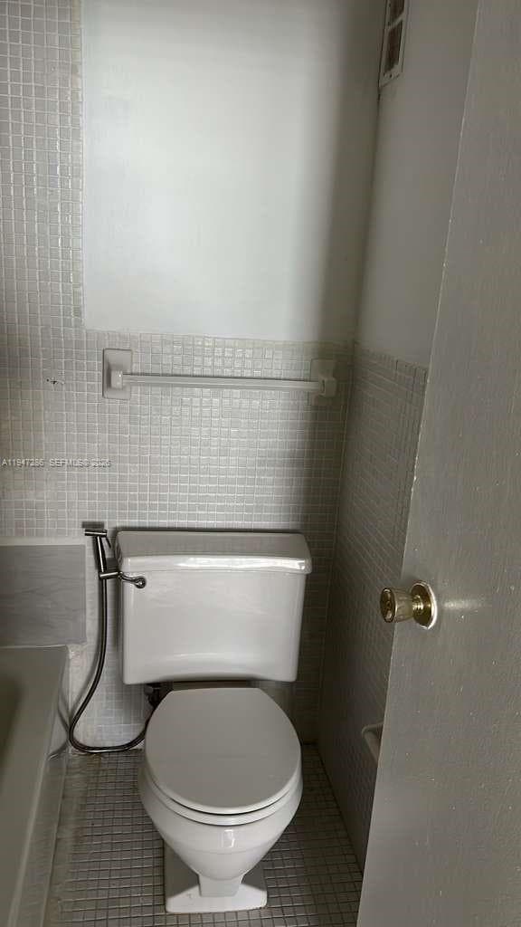 EASTERN SHORES WHITE HOUS · #609 in North Miami Beach - Photo 9