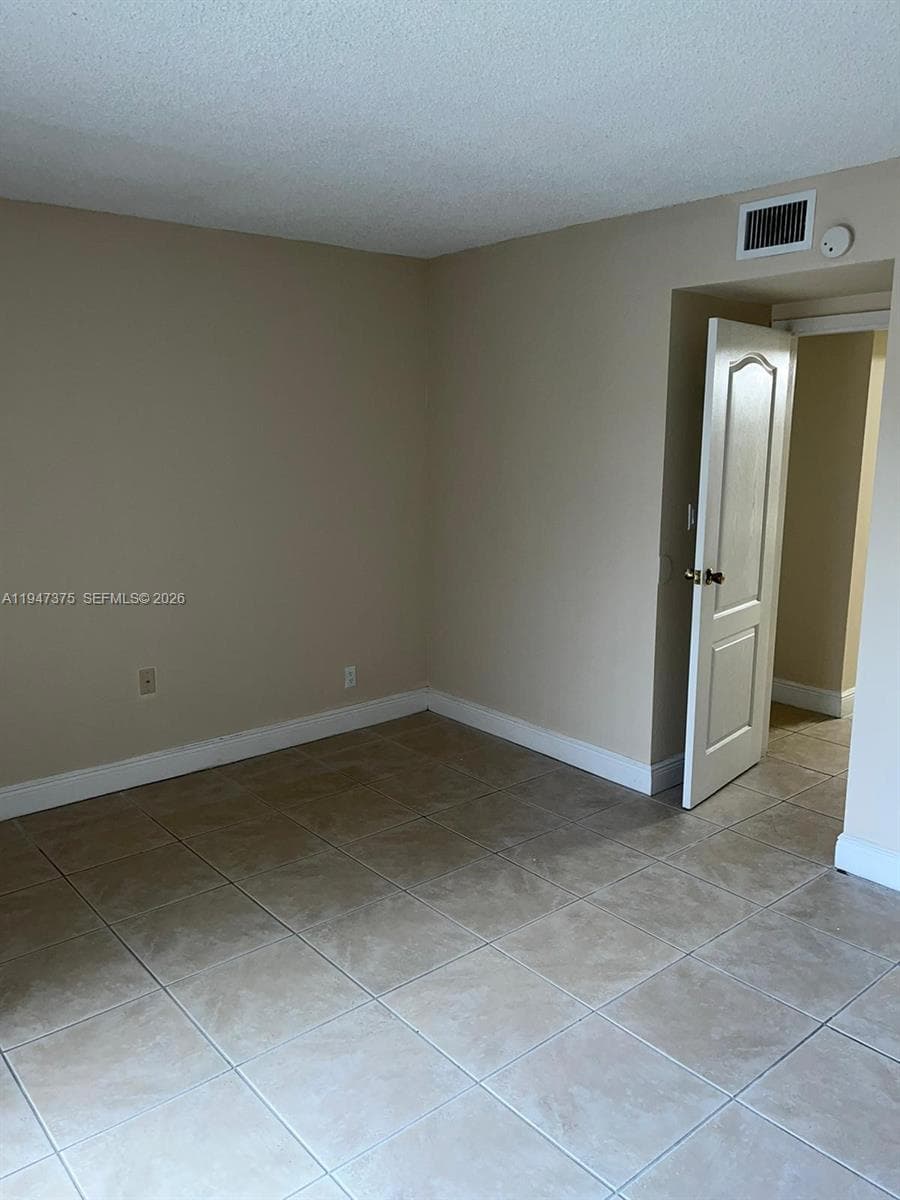 DORAL GARDENS II CONDO · #302 in Doral - Photo 8