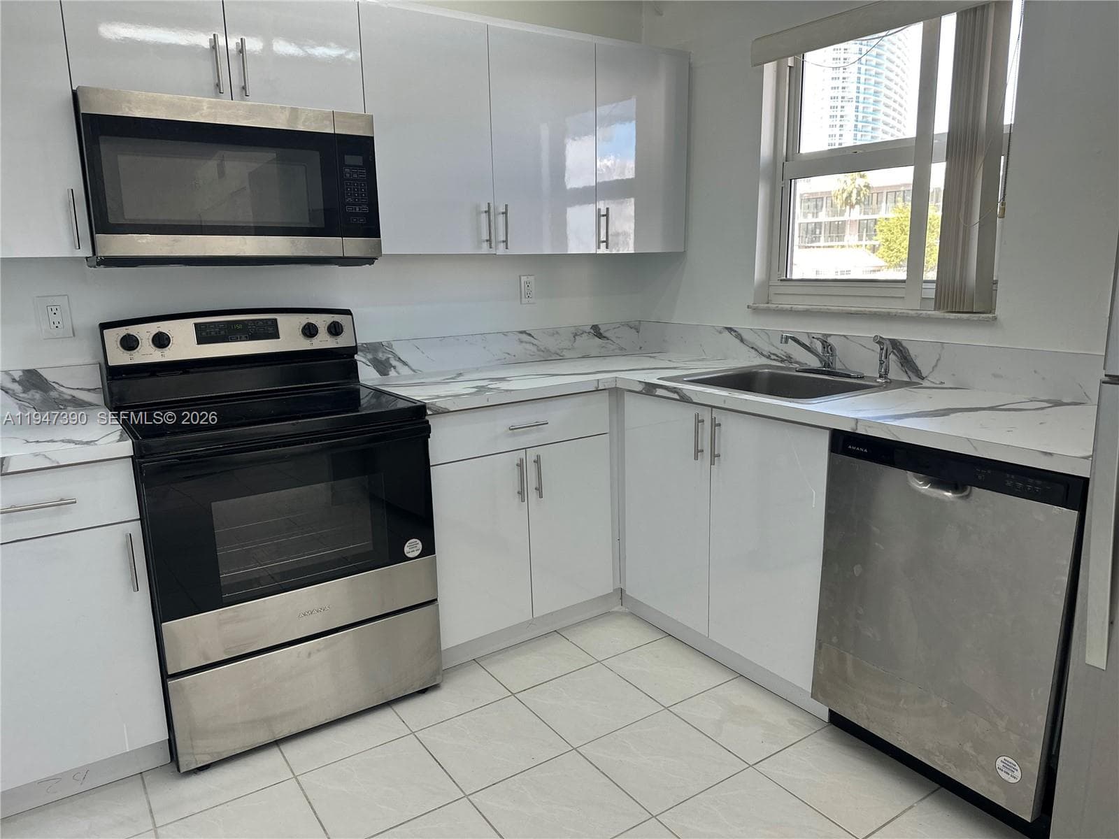 GOLDEN WEST CONDO · #303 in Miami Beach - Photo 12