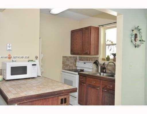 Wendover Condo · #219 in North Miami - Photo 3