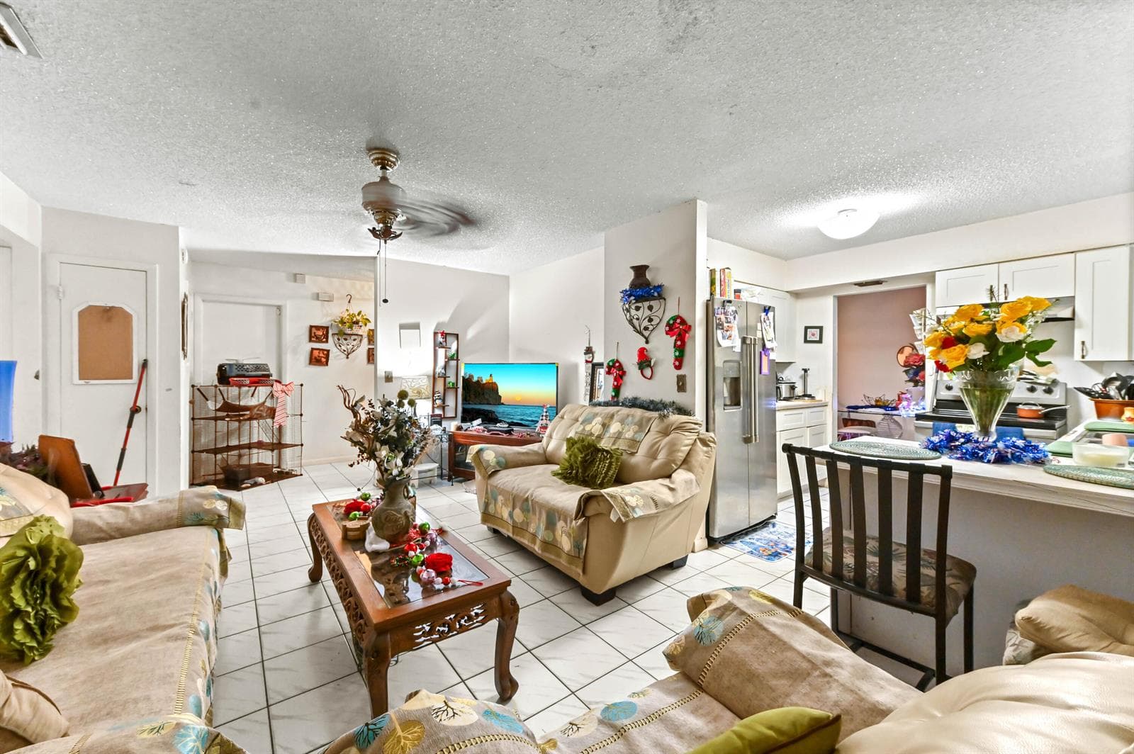27 family room 03