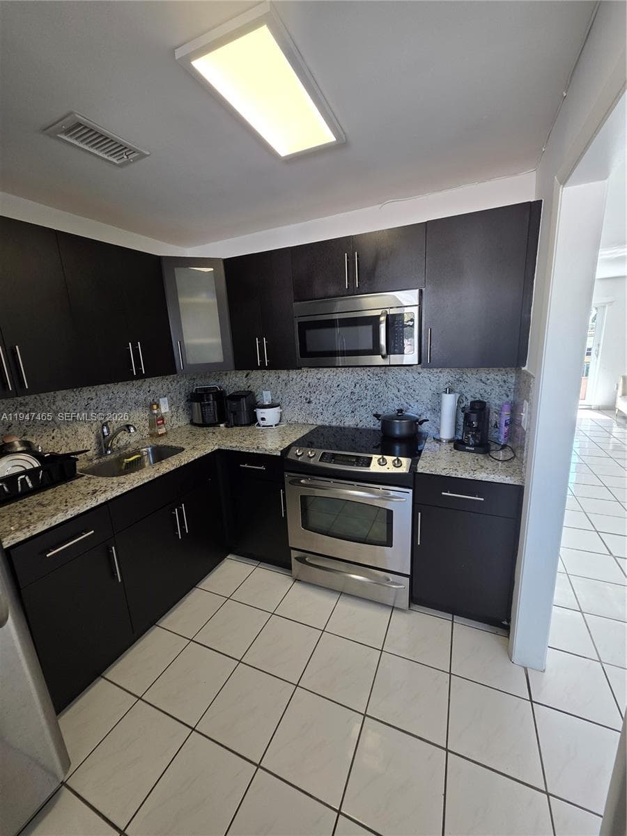 JEFFERSON PLAZA CONDO · #PH02 in Miami Beach - Photo 17