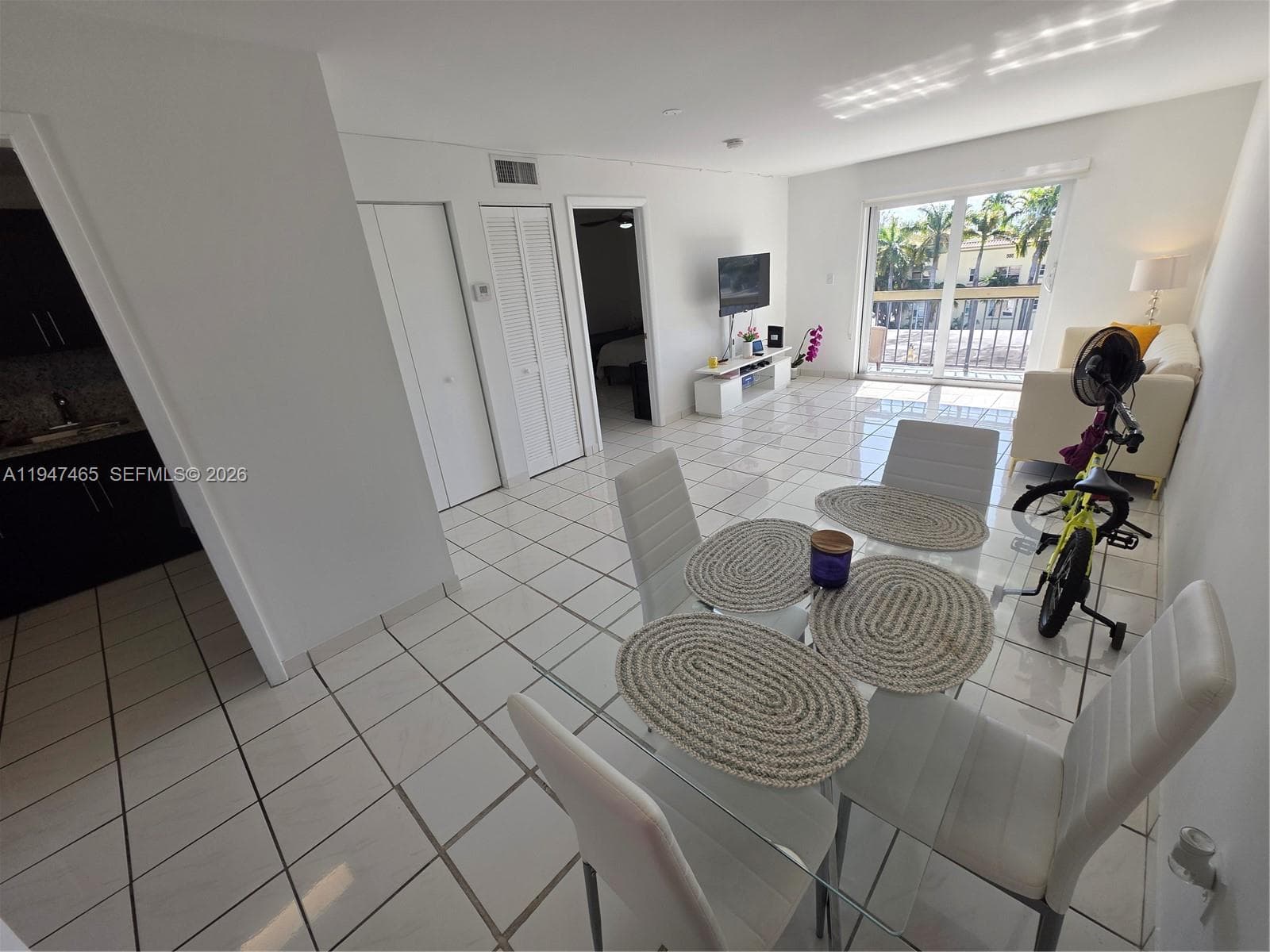 The building is in an amazing location, just 1/2 block from Lincoln Road!