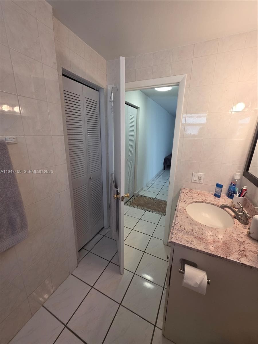 3rd bedroom/bathroom closet