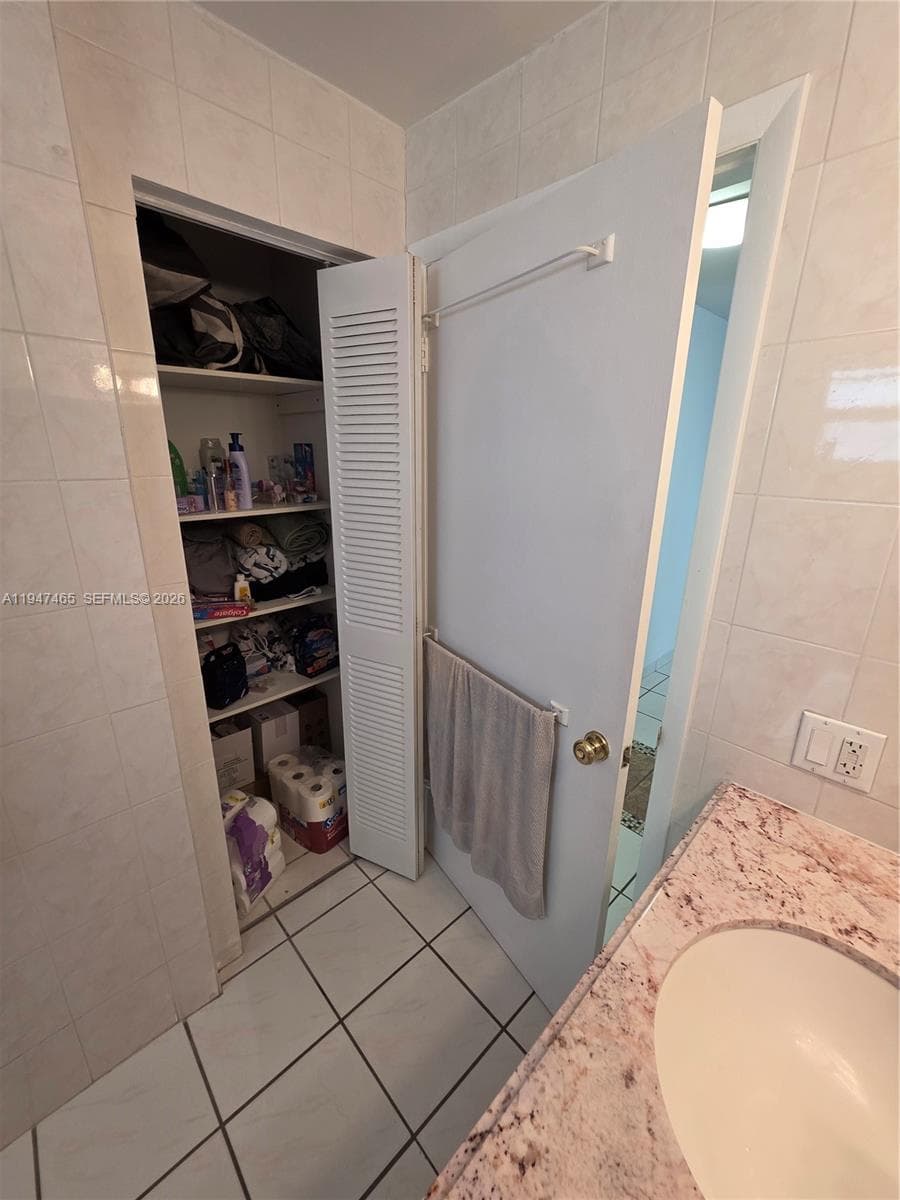 3rd bedroom/bathroom closet