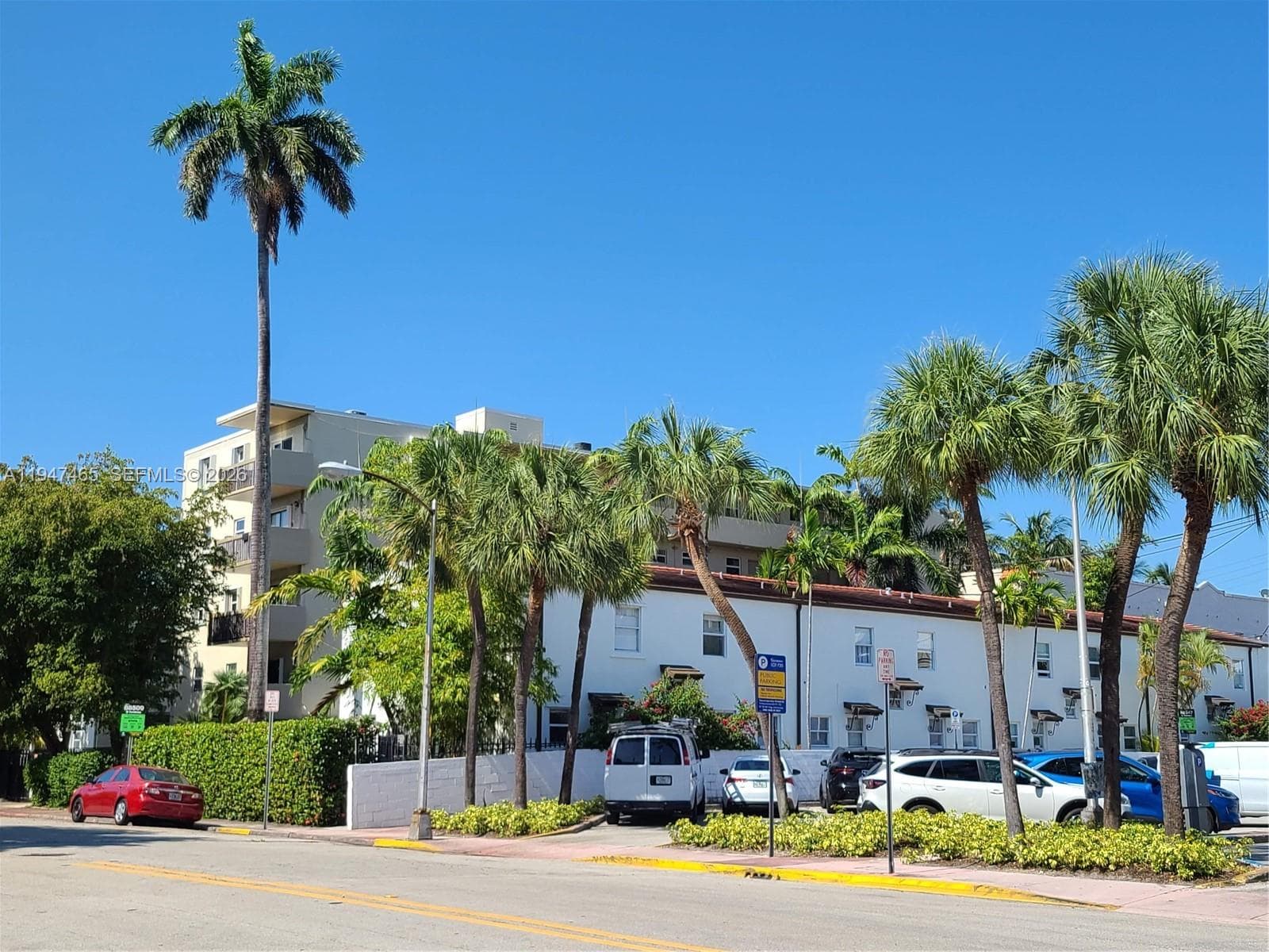 A view of the building from Lincoln Road.  There are also several Municipal Parking Lots between the building and Lincoln Road, for additional Guest spaces.