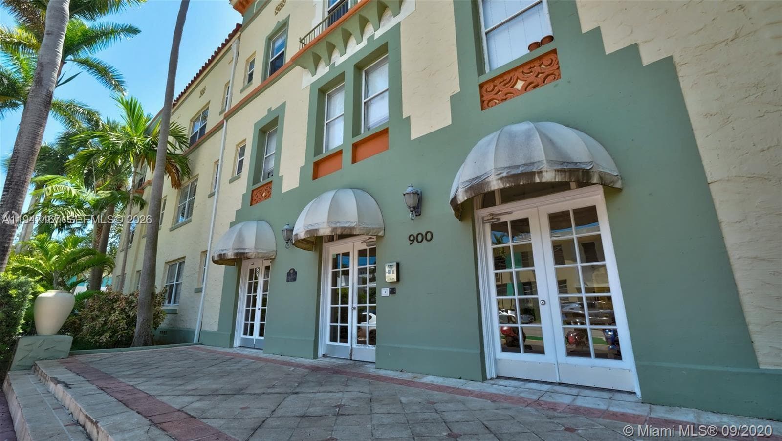 THE ESPLANADE BEACH CONDO · #109 in Miami Beach - Photo 4