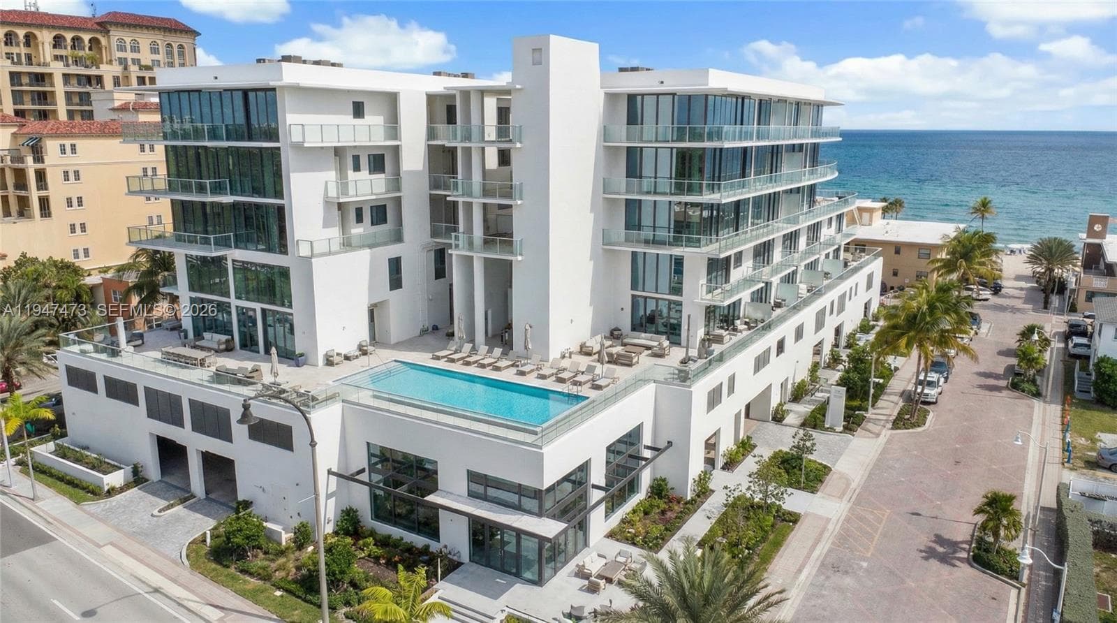 Eturna Residences · #TH5 in Hollywood - Photo 1
