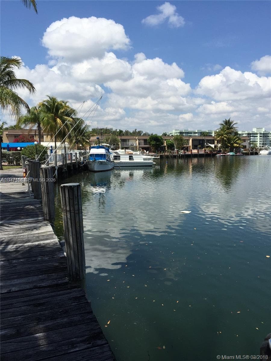 CARLTON BAY · #4M in North Miami Beach - Photo 4