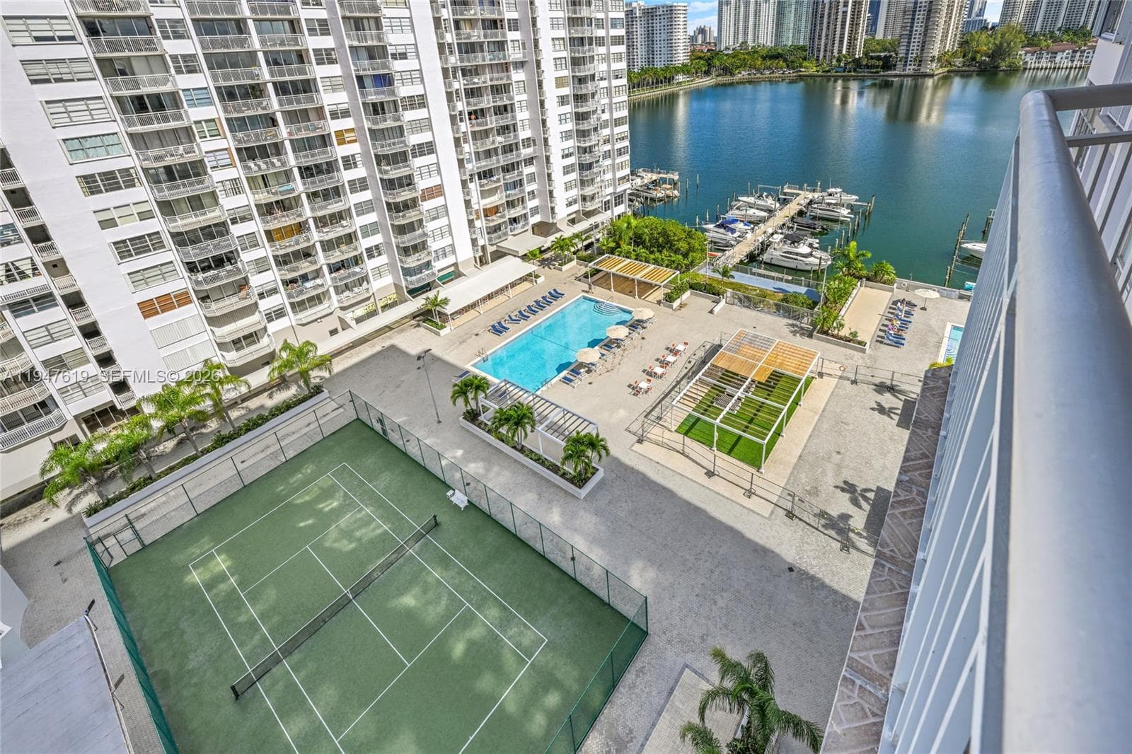 Tennis court/ Pickle ball court
